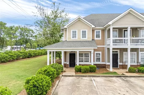 1957 Wire Rd #27, Auburn, AL 36832