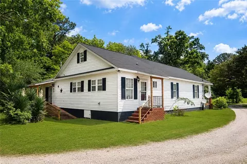 1075 Lowe Rd, Notasulga, AL 36866