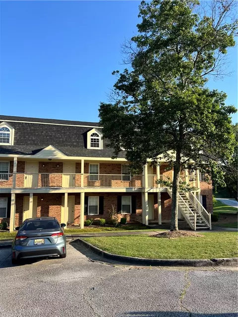 1761 Wire Rd #14, Auburn, AL 36832