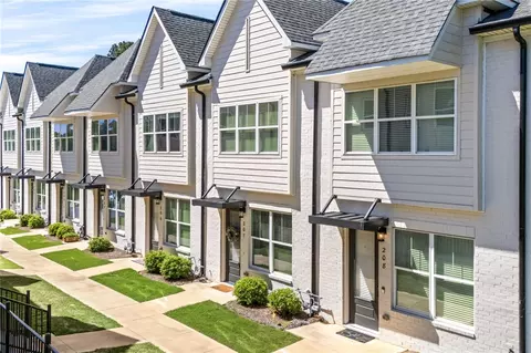 2106 Moores Mill Rd #207, Auburn, AL 36830