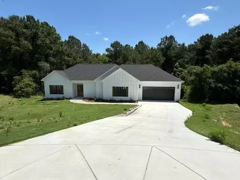 81 Lee Road 2124, Phenix City, AL 36870