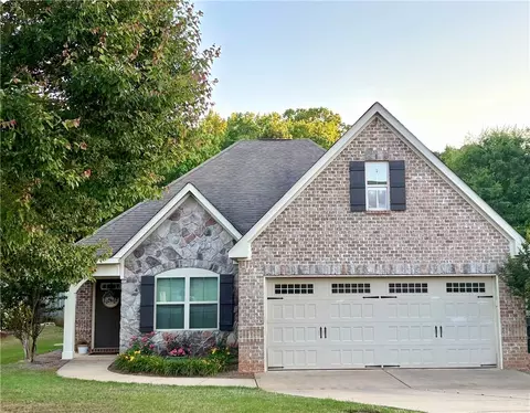 641 Deer Run Rd, Auburn, AL 36830