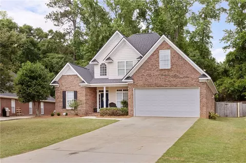 611 Shadowwood Dr, Smiths Station, AL 36877