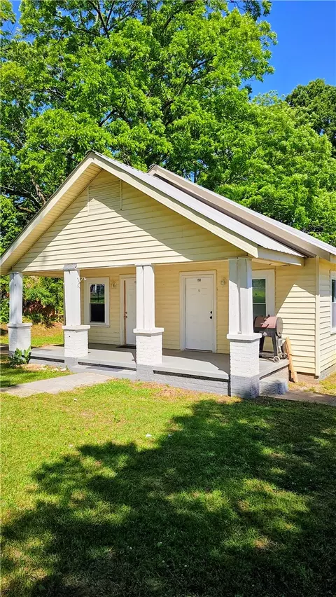15-17 E 20th St, Lanett, AL 36863