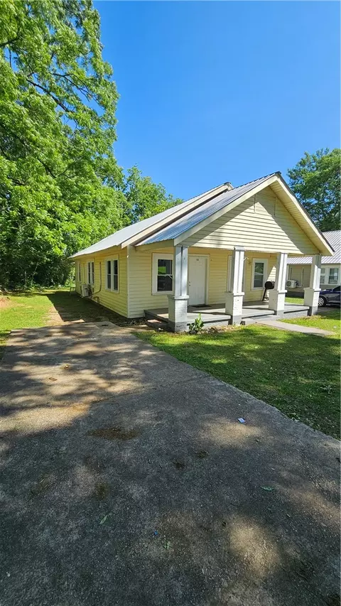 15 E 20th St, Lanett, AL 36863 photo 2