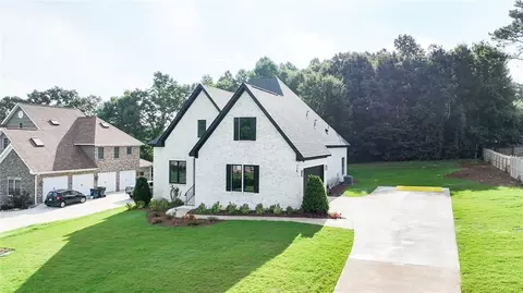 118 Coachmans Drs, Auburn, AL 36832