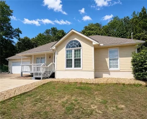 216 Laurel Wood Dr, Smiths Station, AL 36877