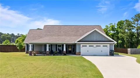 2702 E Point Dr, Opelika, AL 36804
