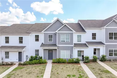 2139 Cobblestone Dr, Opelika, AL 36804