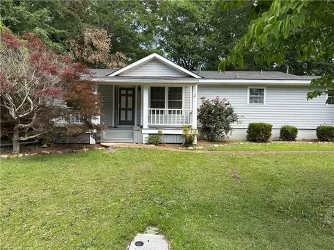 711 Herndon St, Opelika, AL 36801