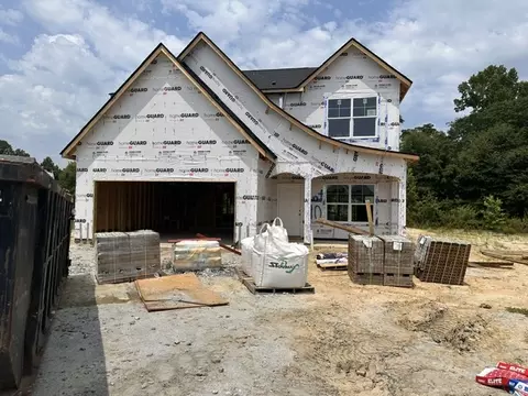 359 Black Oak Dr, Smiths Station, AL 36877