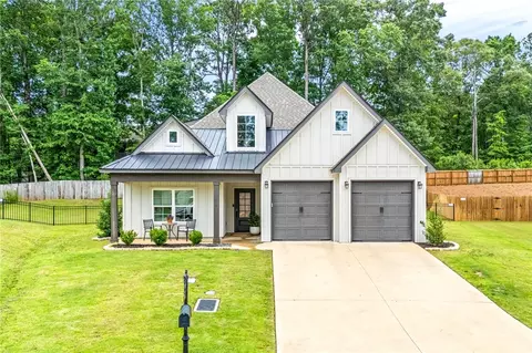 1765 Lois Ln, Auburn, AL 36832
