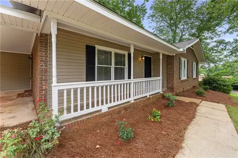 2503 Greenbriar St, Opelika, AL 36801