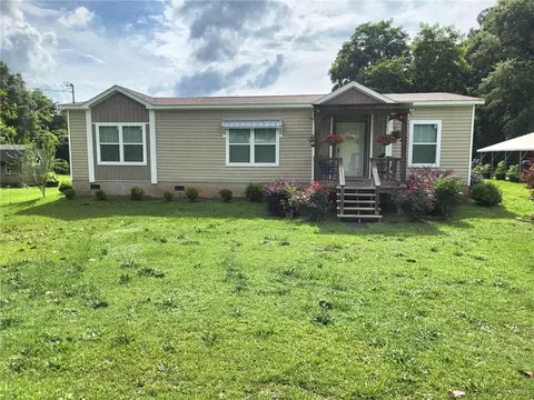 1902 35th Ave SW, Lanett, AL 36863