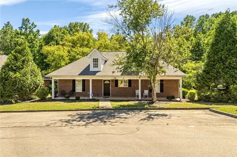807 W Longleaf Dr #15, Auburn, AL 36832
