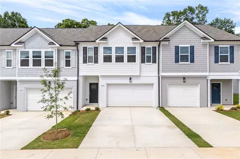1239 Mccoy St, Opelika, AL 36801