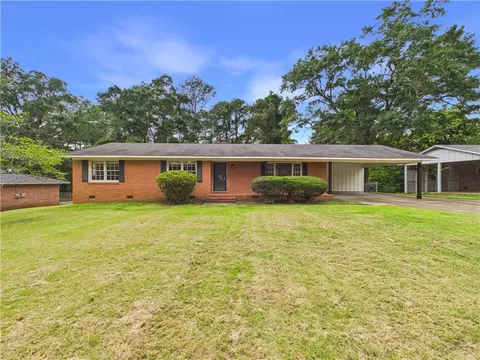 1300 Pinedale Dr, Opelika, AL 36801