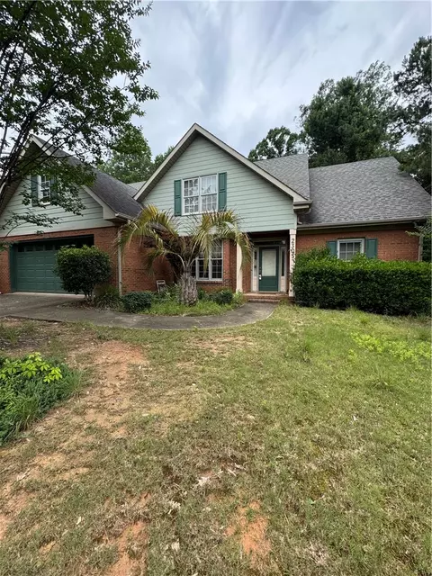 2305 Riverwood Dr, Auburn, AL 36830