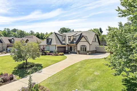 3205 Pinecrest Dr, Opelika, AL 36801