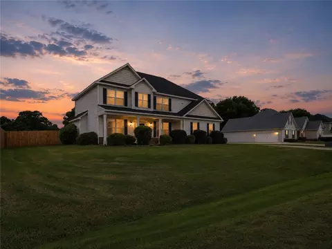89 Seminole Trl, Fort Mitchell, AL 36856