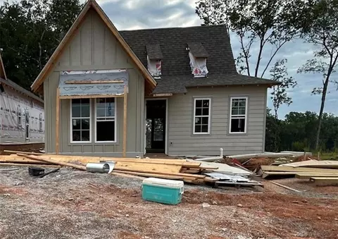 1067 Woodland Ln, Opelika, AL 36801