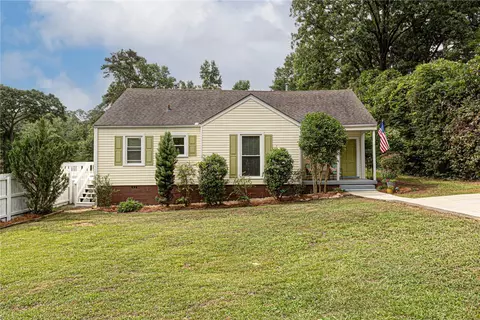 1032 Lakeview Dr, Auburn, AL 36830