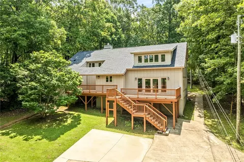 819 Winterhawk Dr, Auburn, AL 36830