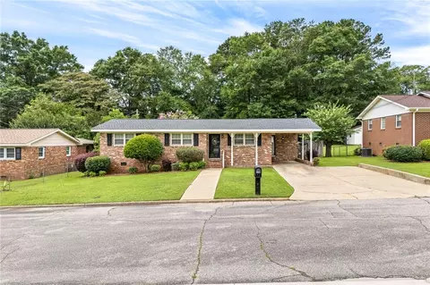 304 S 17th Ave, Lanett, AL 36863
