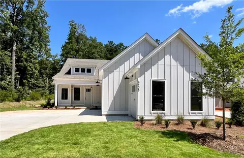 3405 Golden Eagle Ln, Opelika, AL 36801