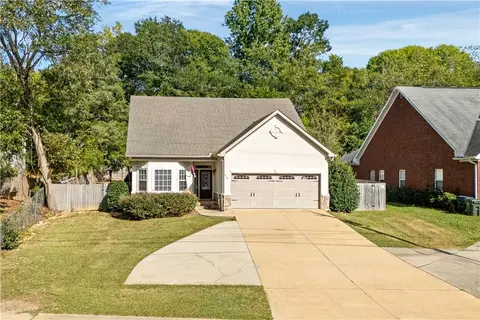 518 N Donahue Dr, Auburn, AL 36830
