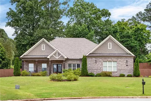 1724 Morning Glory Dr, Opelika, AL 36801