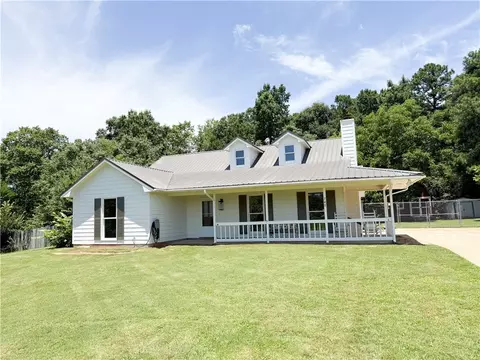740 Cummings Rd, Smiths Station, AL 36877