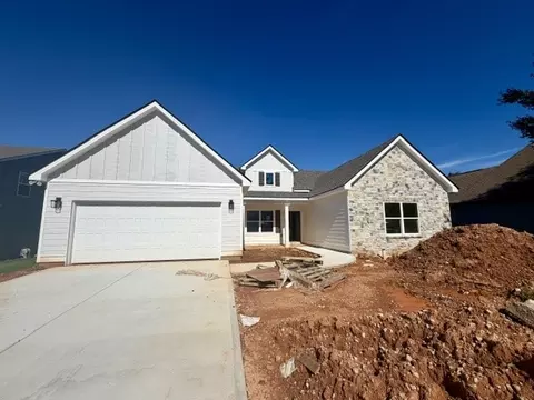 1096 Sawyer Dr, Opelika, AL 36801