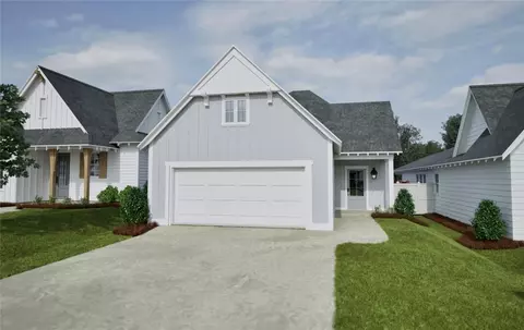 121 Woodland Ln, Opelika, AL 36801