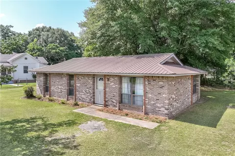 44 West Ave, Notasulga, AL 36866