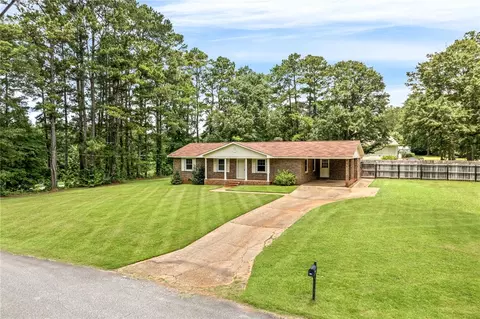 Exterior - 516 Pinecrest Dr E, Lafayette, AL 36801 photo 1 of 5