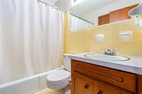 Bath - 516 Pinecrest Dr E, Lafayette, AL 36801 photo 3 of 3