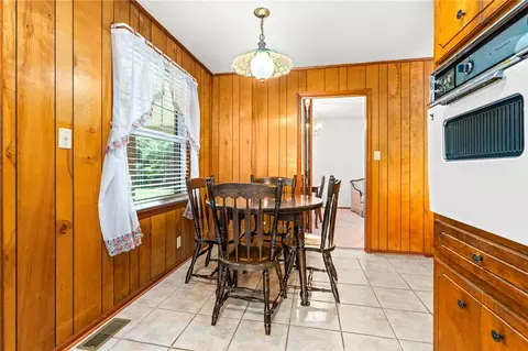 Dining - 516 Pinecrest Dr E, Lafayette, AL 36801 photo 2 of 2