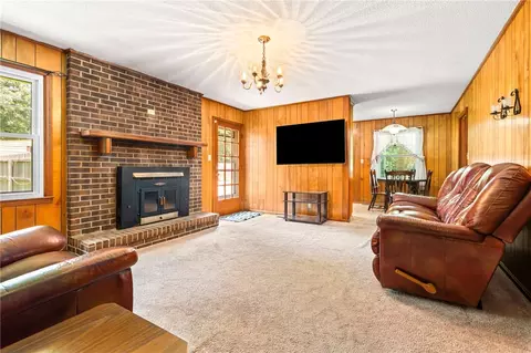 Living - 516 Pinecrest Dr E, Lafayette, AL 36801 photo 2 of 2