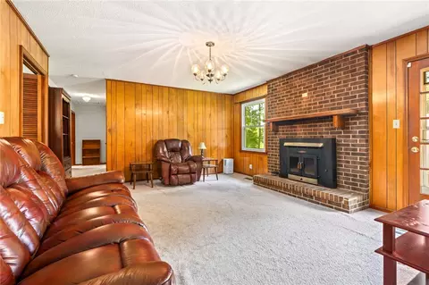Living - 516 Pinecrest Dr E, Lafayette, AL 36801 photo 1 of 2