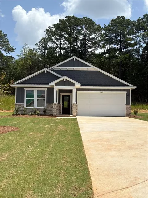 2929 Edith Ann Ln, Opelika, AL 36801