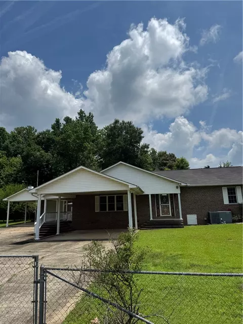 2521 28th Ave SW, Lanett, AL 36863