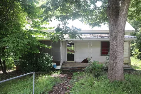 621 Martin Luther King Dr, La Fayette, AL 36862