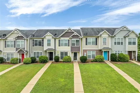 2107 Cobblestone Dr, Opelika, AL 36804