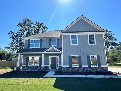 102 Owens Rd, Fort Mitchell, AL 36856