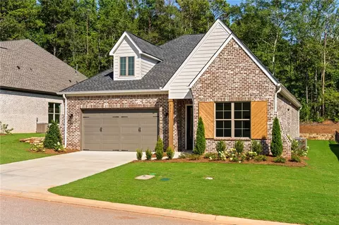 501 Windsor Dr, Opelika, AL 36801