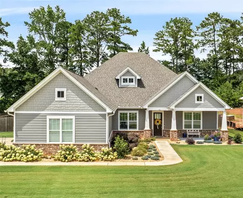 92 Merlin St, Opelika, AL 36801