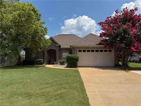1311 Catherine Dr, Opelika, AL 36801