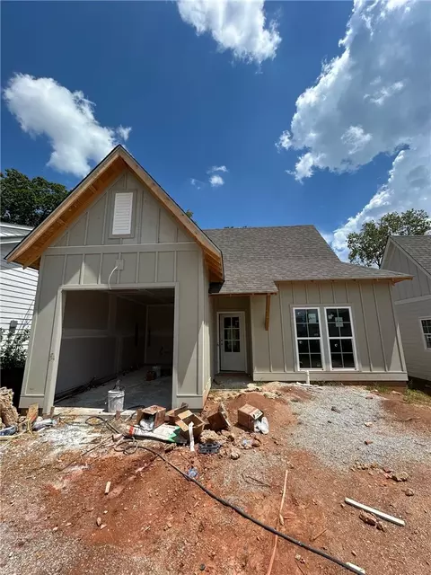 1073 Woodland Ln, Opelika, AL 36801