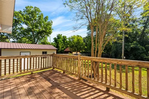 Exterior - 572 E University Dr, Auburn, AL 36830 photo 3 of 5